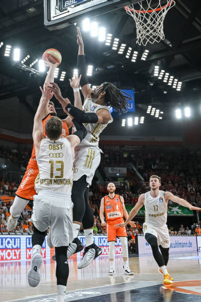 传球中完成 传球中完成