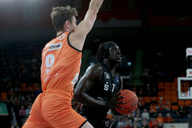 引援策略背 引援策略背